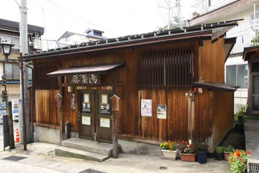 Nozawa Onsen Soto-yu - asagama-no-yu-onsen